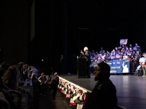 Bernie Sanders speaks to a crowd of over 7,000 in Grand Prairie. Photo by Nicolas Henderson. 