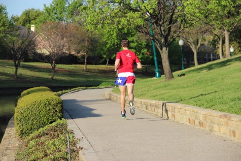 Coppell High School AP Human Geography teacher Ryan Simpson jogs his typical weekend morning training route on Saturday. To complete the “Dopey Challenge”participants must run a 5K, 10K, half-marathon, and marathon within the span of four days. Photo by Alexandra Dalton.