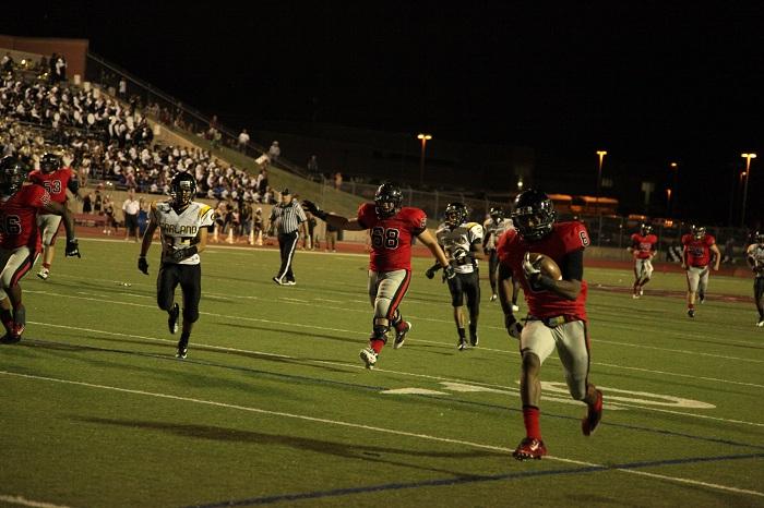 Senior wide receiver Cameron Smith managed to score at the beginning of the second quarter after a 17 yard pass from senior quarterback Colby Mahon, the second of the night. Photo by Rowan Khazendar.