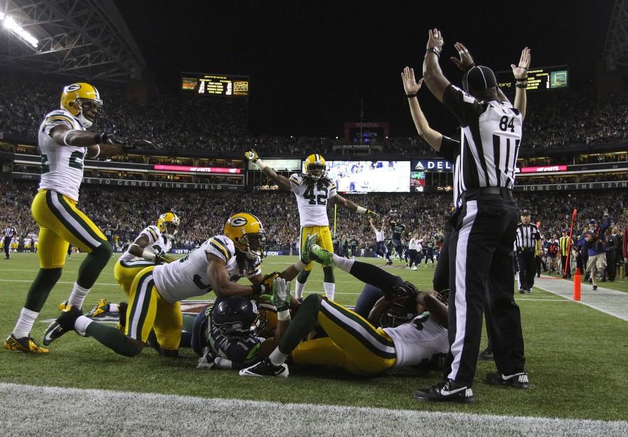 Ridiculous blown call costs Packers game, uproar over refs ensues