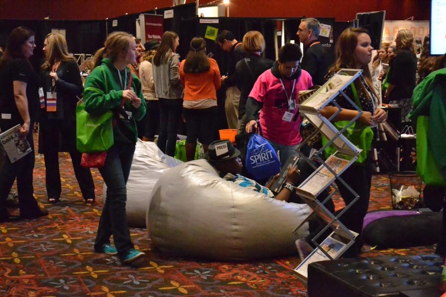 Student journalists say ‘howdy’ to JEA/NSPA convention