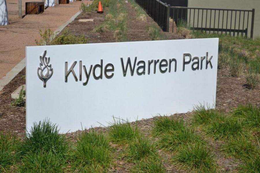 The Klyde Warren Park, built atop the Woodall Rodgers Freeway, is a new attraction in the city of Dallas. Photo by Elizabeth Sims.