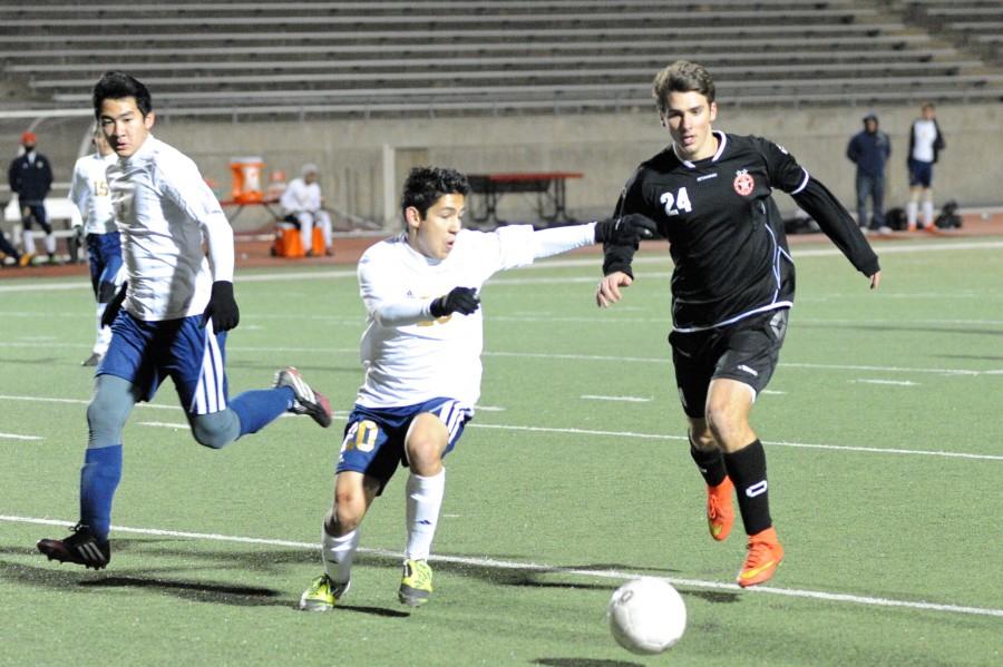 Senior Colten Clark dribbles past an El Paso Coronado in their match on Friday, Jan. 9. Coppell won the match 1-0. Photo by Sarah VanderPol