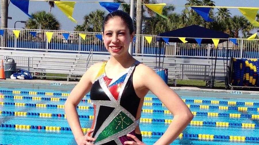 Lili Lomas pursues synchronized swimming