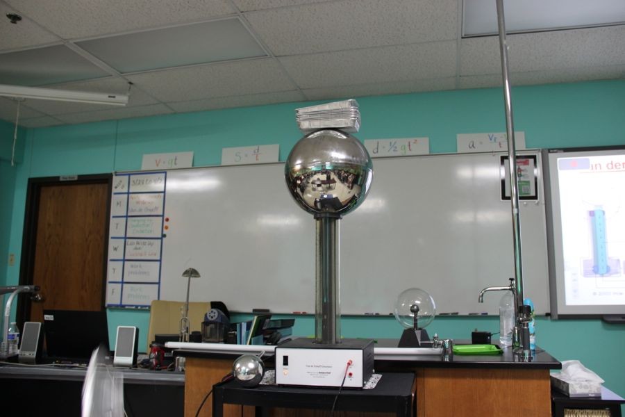 Coppell High School teacher Donna Murrell’s fifth period conceptual physics class conducts an electricity lab using the Van De Graaff generator on Monday. The Van De Graaff Generator is a machine devised to produce high voltage.
