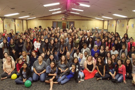 The moms and volunteers of the Dallas-Fort Worth YoungLives attend Girl’s Night Out. Girl’s Night Out, which happens twice each year, is a night where all divisions of the North Texas region YoungLives join together for fellowship.