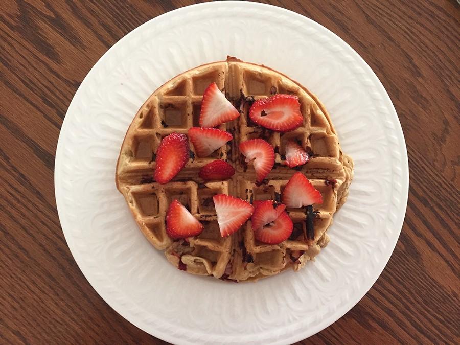 Go+bananas+for+vegan+strawberry-banana+waffles