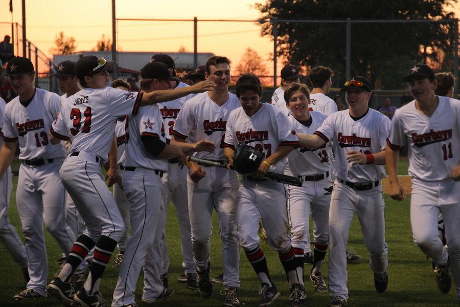 Players+of+Coppell+High+School+varsity+baseball+team+cheer+for+junior+infielder+Cameron+Croft+as+he+returns+to+the+dugout+during+a+game+against+Colleyville+Heritage.+The+Cowboys+defeated+the+Panthers+2-0%2C+bringing+them+to+9-1+in+district+and+24-1+overall.%0A