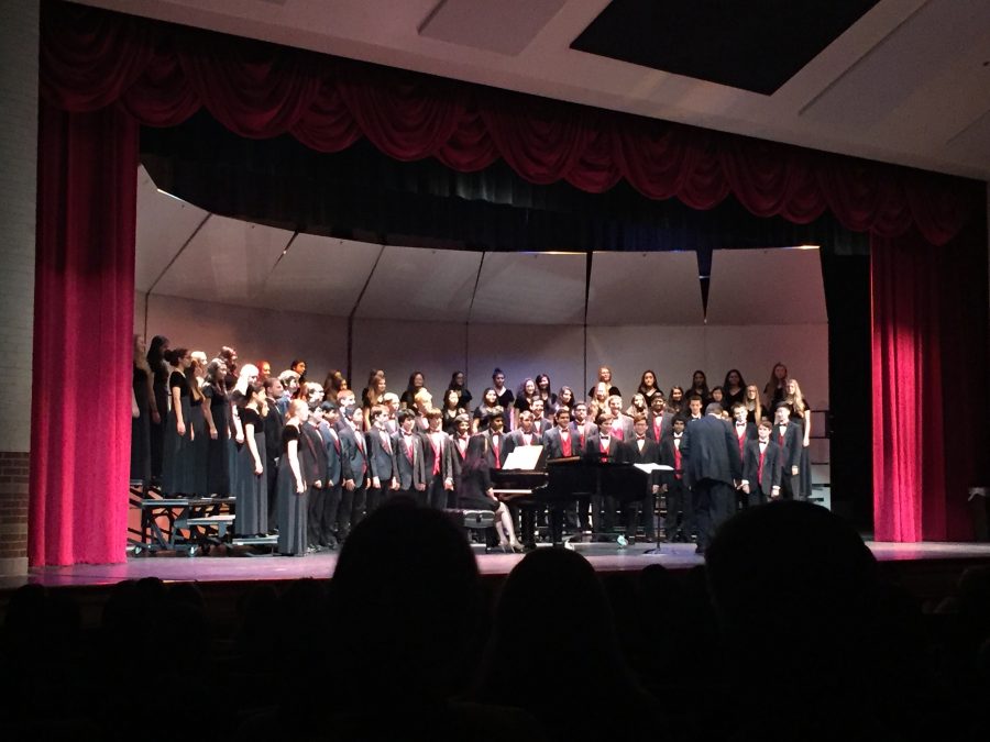 On October 4, the CHS choir program performed their annual Fall Concert in the auditorium. The concert featured performances from Bella Voce, Kantorei, A Cappella, and Mens Choir. 