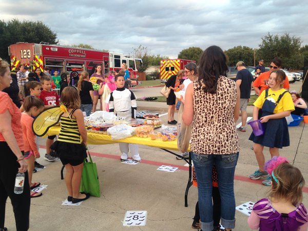 Hullababoo brings community together for early Halloween (with video)