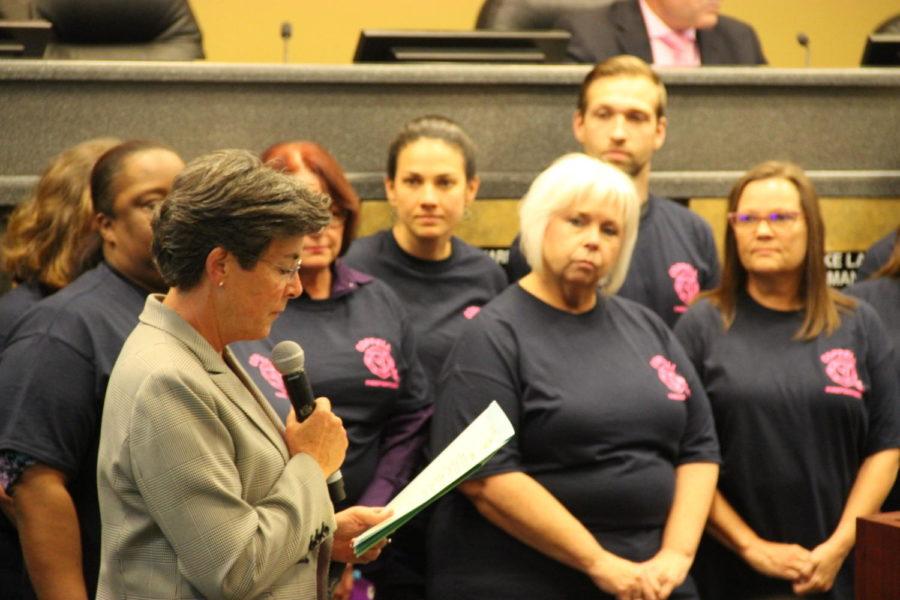 Mayor Hunt approves the proclamation officially naming October as the month for “National Breast Cancer Awareness Month”. The city council meeting was last Friday night at Town Center. Photo by Laura Amador Toro

