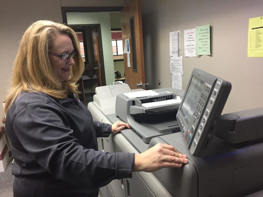 Parent volunteer Katie Hubbard makes copies of requested papers from teachers on March 1 in copy room, B232. Coppell High School copy moms are parent volunteers that work in the student services and ninth grade offices to make copies and file paperwork for classes and offices. 
