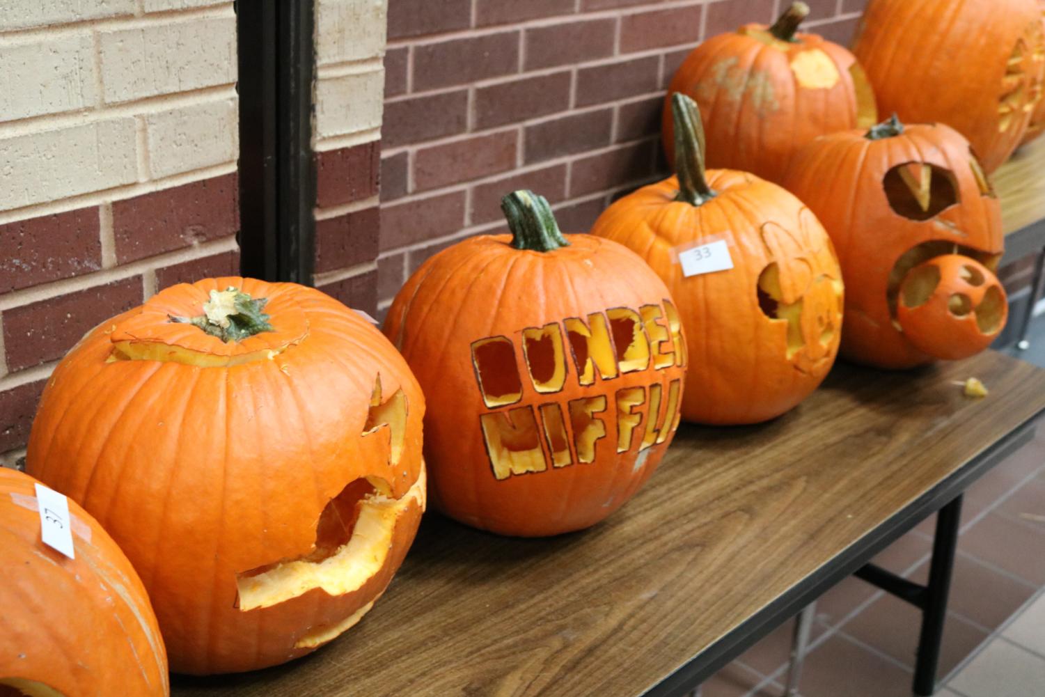 Student Council pumps up for fall with Pumpkin Carving ...