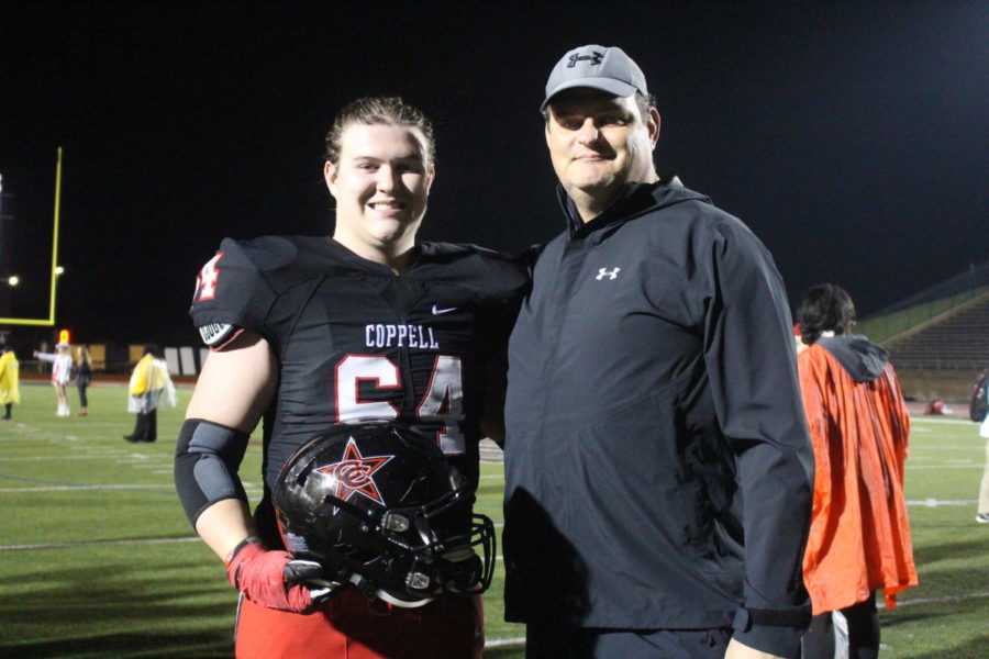 Coppell+senior+offensive+lineman+Trevor+Stange+is+following+in+father%E2%80%99s+footsteps+to+play+college+football+at+Kansas+State.+Russ+Stange+played+at+Kansas+State+from+1987+to+1988.+