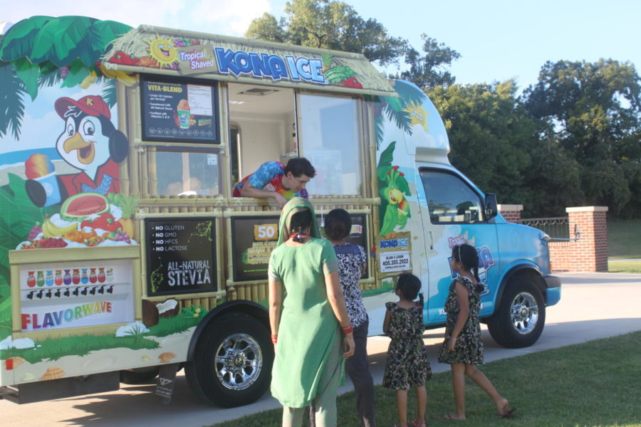 Kona Ice is a popular shaved ice joint for kids and teens to enjoy snow cones and ice cream. Kona Ice was one of the 13 food trucks yesterday at the annual Food Truck Frenzy held at Andy Brown Easy from 5-9 p.m.

