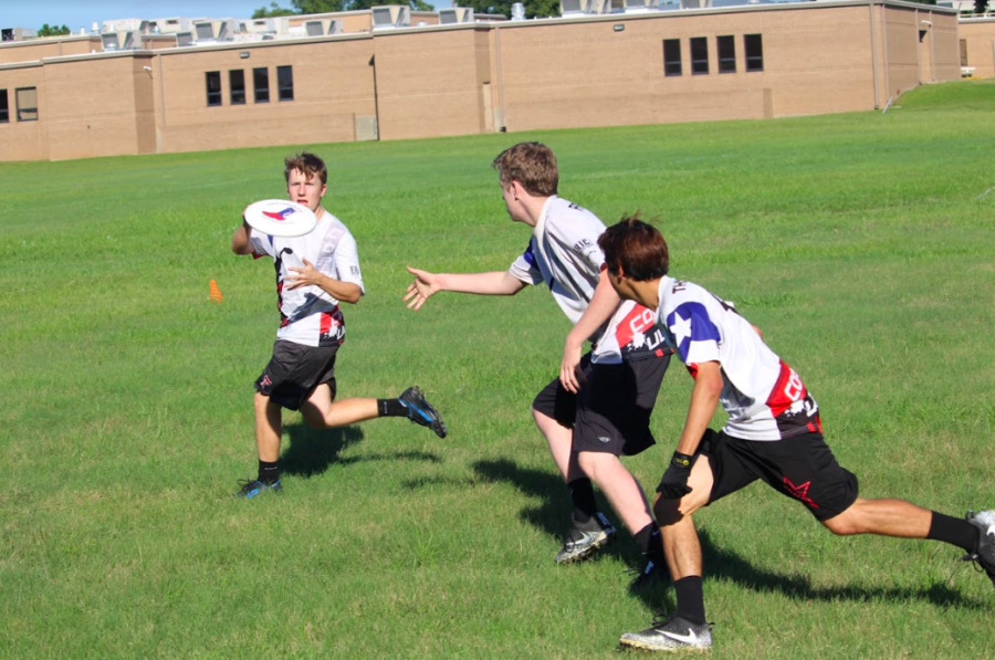 Coppell High School senior’s Vinny Vincenzo, Luke Raetzman and Ethan Thompson practice throwing the frisbee among each other while running. They met after school at New Tech High @ Coppell with the rest of the team in order to practice their frisbee skills.