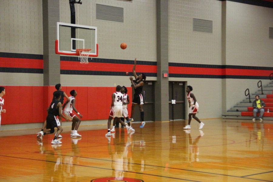 Coppell+senior+Trejan+Campbell+goes+up+for+a+basket+during+the+game+against+Tyler+Lee+in+the+main+gym+on+Thursday%2C+Nov+15.+The+Cowboys+defeated+the+Lee+Raiders+63-49.