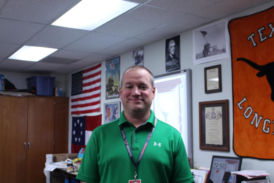 AP United States History teacher Scott Shelby is the December Sidekick Teacher of the Issue. During Shelby’s class, he shares his many interactive experiences with his students to help them better understand concepts. 