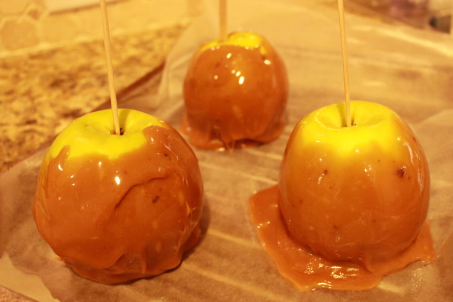 Caramel+apples+are+a+popular+treat+during+the+fall+season.+These+flavorful+apples+are+a+great+addition+to+a+holiday+party+or+get+together.%0A