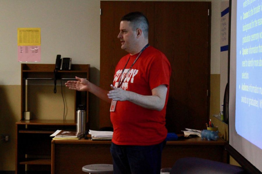 Coppell High School English teacher Benjamin Stroud discusses rhetorical purpose with his fourth period Honors English II class on Friday. Stroud is a new teacher at CHS and hopes to teach students about argument and reading.