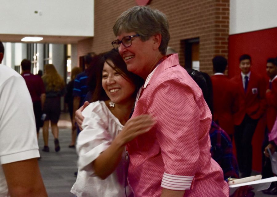 Coppell High School Principal Laura Springer gives a parent a hug during Curriculum Night on Aug. 27. Parents of students at CHS get an opportunity to meet their children’s teachers and understand what their classes will be like for the 2019-20 school year.