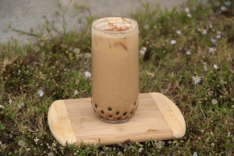 Pumpkin spice boba milk tea adds a fall twist on traditional milk tea. This iced creamy delicious drink can be enjoyed with family over the holidays and will not disappoint.