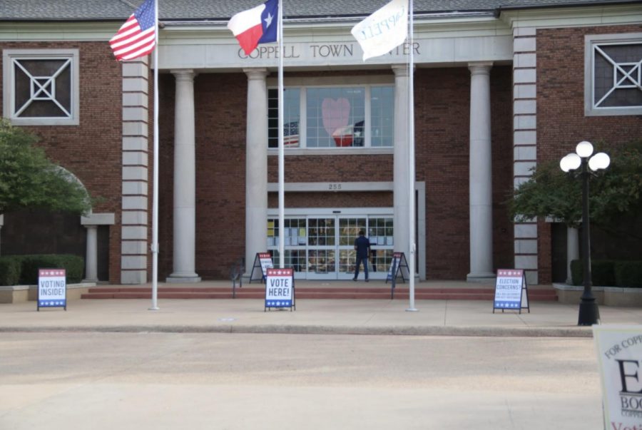 The+entrance+of+the+Coppell+Town+Center+building+is+ready+for+voters+on+Oct.+19+for+early+voting+during+the+2020+election.+Coppell+has+taken+numerous+sanitation+procedures+so+citizens+may+vote+in+the+safest+way+possible.+%0A