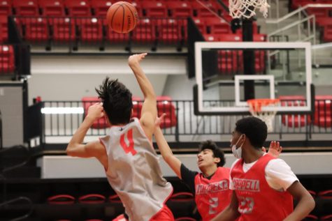 Coppell sophomore guard Caleb Soto shoots against junior guard Devank Rane and senior small forward Obi Odimegwu during first period practice on Dec. 3. The Coppell boys basketball team is in quarantine until Friday due to COVID-19.