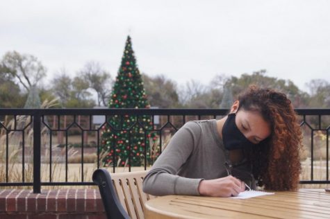 Coppell High School senior Social Butterflies Club president Jillian Richter writes a letter to the senior citizens of Coppell at Andy Brown Park on Thursday. Letters and other ongoing projects from the club provide the elderly an outlet to avoid loneliness during this pandemic.