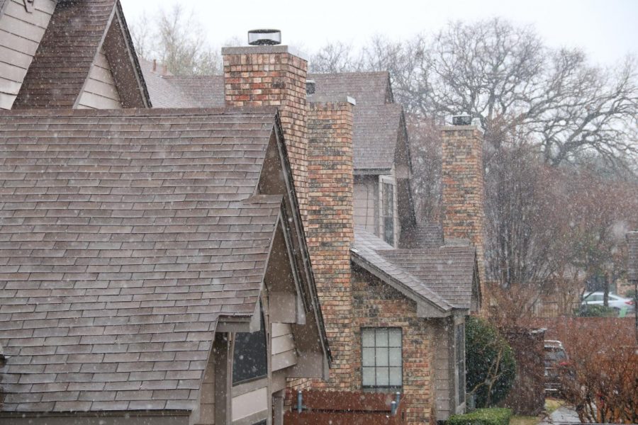 Snow falls on Harris Street in Coppell on Sunday for the first time this year. The last record for the measurable amounts of snowfall in the Dallas-Fort Worth area was winter of 2015, reaching 5.8 inches in total.