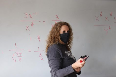 Coppell High School algebra II and statistics teacher Dr. Roxanne Long explains her second period algebra II class on Friday. Long was selected by The Sidekick staff as the fourth Teacher of the Issue for the 2020-21 school year.