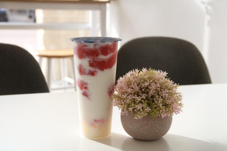Strawberry breeze is one of Feng Cha Coppell’s best selling drinks. During its grand opening week, Feng Cha teahouse is having a 20% discount for all orders through today. 
