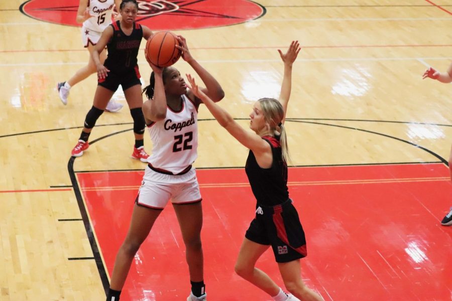 Coppell+senior+forward+India+Howard+scores+a+jump+shot+against+Flower+Mound+Marcus+at+CHS+Arena+on+Tuesday.+Coppell+tied+the+school+record+for+31+wins+in+a+season+with+the+78-32+victory.+