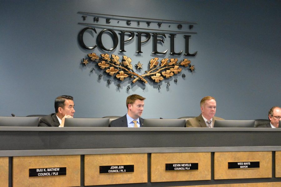Coppell+councilmember+Kevin+Nevels+thanks+director+of+city+development+Mindi+Hurley+for+her+presentation+of+an+amendment+to+the+temporary+sign+mandate+during+the+city+council+meeting+on+Tuesday.