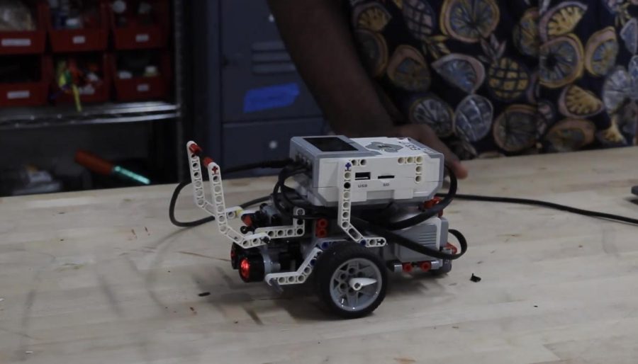 Students Teach Us: How to program a LEGO robot (with video)