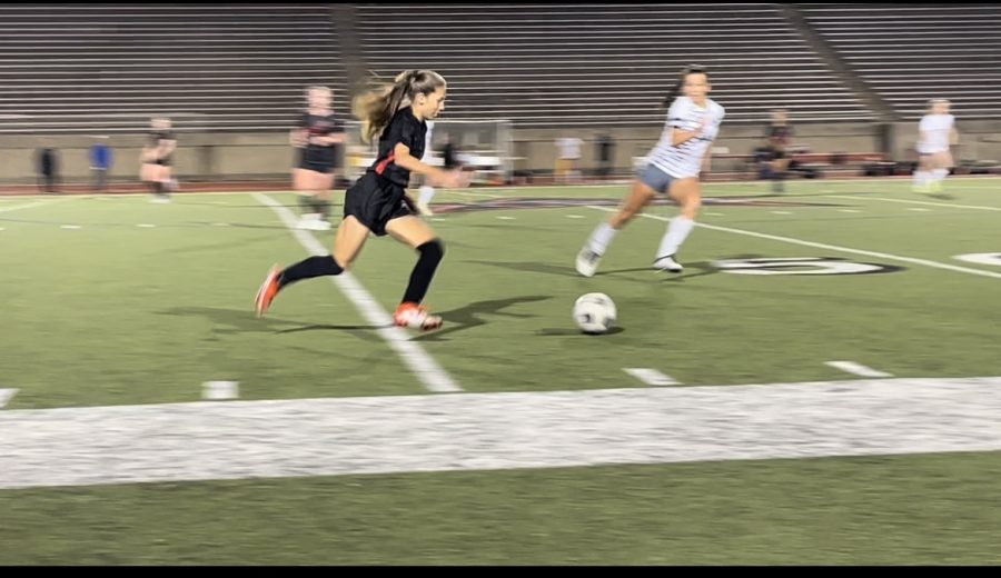 Coppell+freshman+midfielder+Tabitha+Sine+drives+downfield+on+Monday+against+Plano+East.+The+Cowgirls+beat+the+Panthers%2C+5-1%2C+on+Senior+Night.+