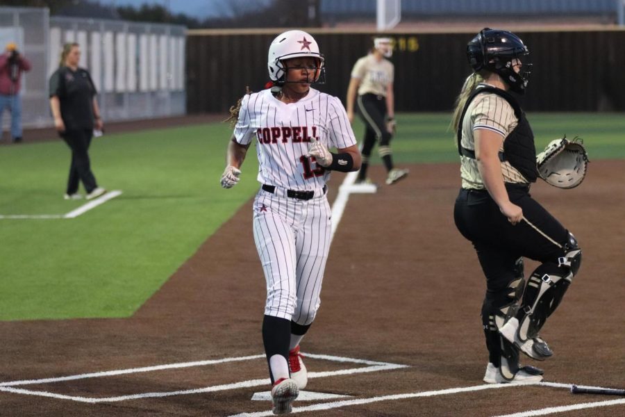 Coppell+freshman+outfielder+Neveah+Carter+scores+against+Plano+East+on+Friday+at+the+Coppell+ISD+Baseball%2FSoftball+Complex.+The+Cowgirls+defeated+the+Panthers%2C+9-1.