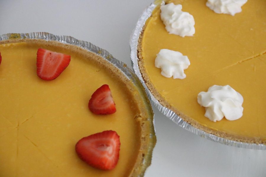 Mango pie is a chilled dessert with an easy no-bake recipe. Apart from other traditional pies, mango pies fit best with the upcoming warm summer weather.