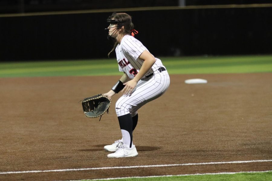 Coppell+junior+first+baseman+Emily+Fischetti+prepares+to+field+against+Plano+East+on+March+25+at+the+Coppell+ISD+Baseball%2FSoftball+Complex.+Fischetti+is+currently+a+softball+coach+for+the+6U+Unos+team+and+wants+to+be+a+special+education+teacher.