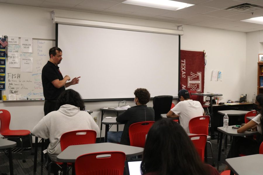 Coppell High School CTE teacher and DECA adviser Richard Chamberlain teaches marketing strategies during his seventh period class on April 12. Chamberlain was selected as The Sidekick’s Volume 33 Issue 6 Teacher of the Issue. 