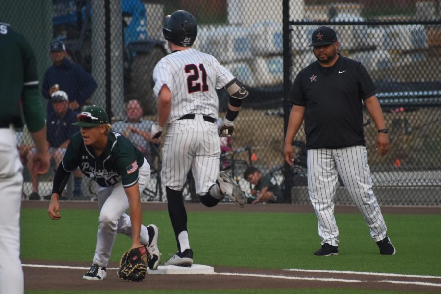 Coppell+assistant+Armando+Garza+coaches+at+the+Class+6A+Region+1+quarterfinals+against+Prosper+on+May+19.+Garza+was+named+Coppell+coach+via+Twitter+on+July+1.+