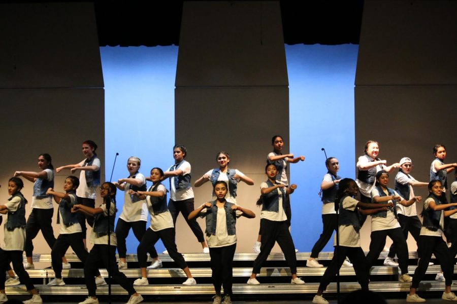 Coppell High School Respira Show Choir performs “Whatever It Takes” by Imagine Dragons during the Respira Show. Respira’s annual fall dessert show, featuring the theme “Whatever It Takes,” was Saturday evening at the Coppell High School Auditorium.