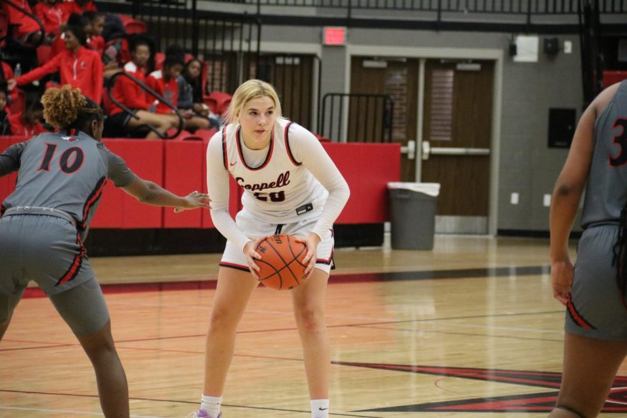 Coppell+senior+guard+Jules+Lamendola+looks+to+make+a+pass+against+Cedar+Hill+at+the+CHS+Arena+on+Tuesday.+The+Cowgirls+defeated+the+Longhorns%2C+52-44.+Photo+by+Aliya+Zakir.