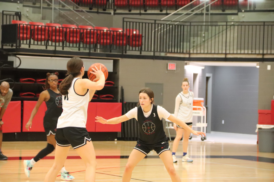 Coppell senior point guard Macey Mercer defends against senior guard Waverly Hossman during practice on Dec. 5. Due to UIL transfer regulations, Mercer was ruled ineligible to participate during the Coppell basketball teams 2021–2022 season after transferring to CHS and has made a return to the court with varsity for her senior season. Photo by Sameeha Syed.