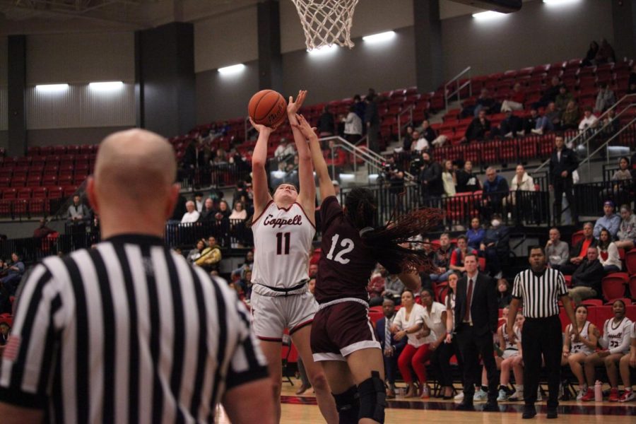 Coppell+senior+guard+Waverly+Hassman+makes+a+jump+shot+against+Lewisville+at+the+CHS+Arena+on+Tuesday.+Coppell+defeated+Lewisville%2C+56-42.+Photo+by+Olivia+Short