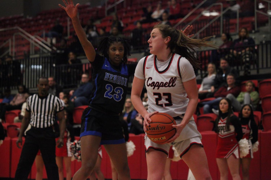Coppell+junior+guard+Ella+Spiller+passes+against+Hebron+at+CHS+Arena+on+Jan+6.+Against+Hebron.+Coppell+plays+Allen+in+the+Class+6A+Region+I+bi-district+playoffs+tonight+at+Carrollton+Creekview.+