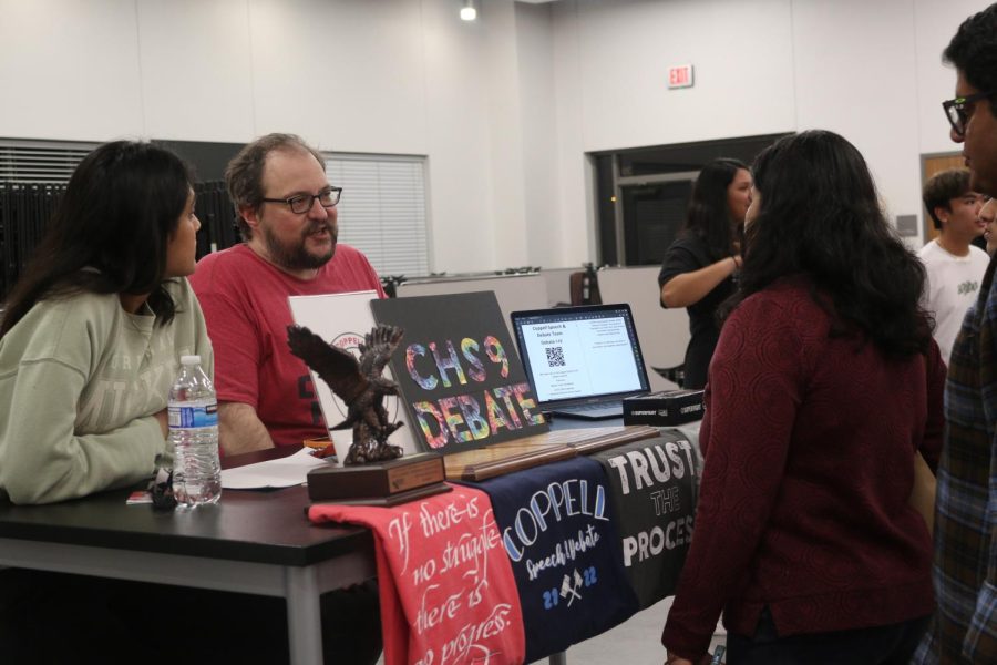 Coppell High School sophomore Tvisha Jindal and CHS9 debate coach Eric Melin speak to parents of incoming freshmen about the benefits of enrolling in debate. The showcase was held at CHS9 on Feb. 21 for incoming freshmen to tour the campus and learn about courses and extracurricular activities that are offered.
