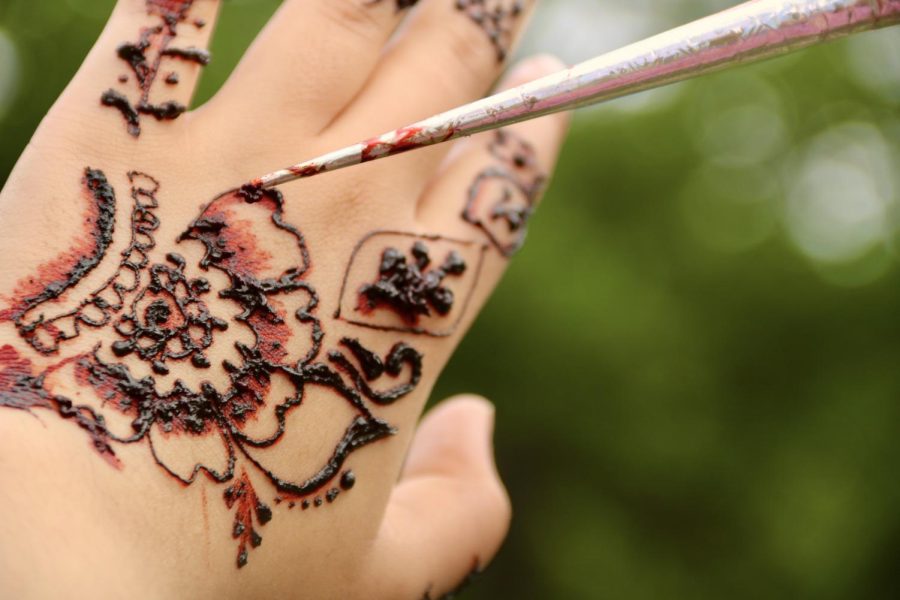 Mehndi%2C+or+henna%2C+is+a+form+of+body+art+often+applied+for+celebratory+purposes+in+South+Asian%2C+Middle+Eastern+and+African+cultures.+The+Sidekick%E2%80%99s+convergence+editor+Aliya+Zakir+appreciates+Mehndi+for+allowing+her+to+re-establish+her+connection+to+her+identity.+
