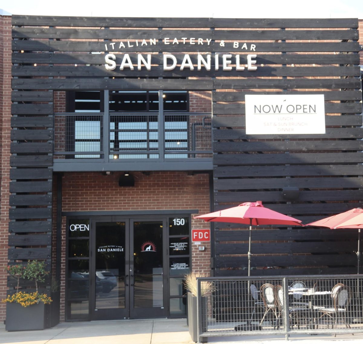 New+restaurant+San+Daniele+provides+both+indoor+and+outdoor+seating+to+its+customers.+San+Daniele+opened+in+Coppell+on+Aug.+28%2C+giving+a+taste+of+Italy+to+Coppell+residents.+%28Ishana+Sharma%29