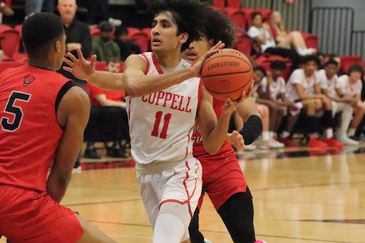 Coppell senior forward Arhan Lapsiwala passes to a teammate, with Horn sophomore guard Clinton Jones and senior guard Ethan Williams defending. Coppell defeated Horn, 57-55, at CHS Arena on Tuesday. 
